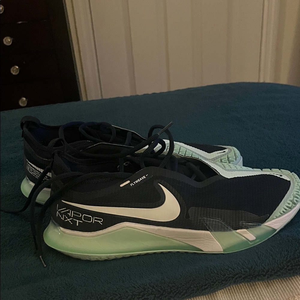 Nike Vapor NXT Tennis sneakers in navy and Mint